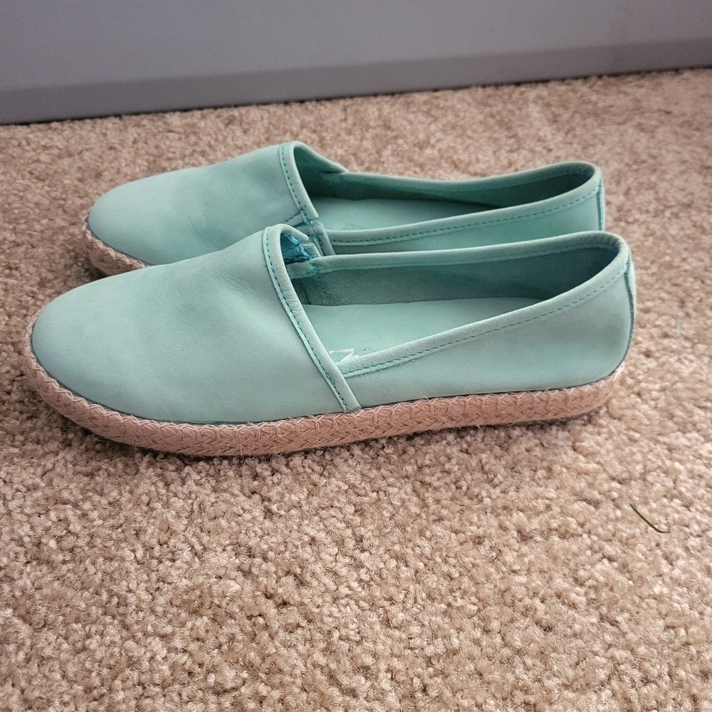 Charleston Shoe Co. Dunes in Mint Size 6